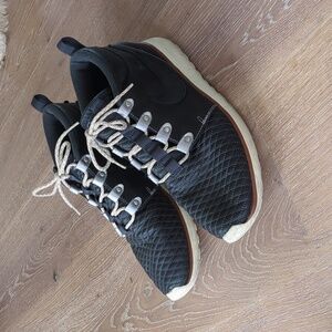 Nike Roshe Run Sneakerboot QS Quilted Men’s Size 11.5 Black